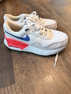 Nike Kids White Mesh Sneakers with Blue Swoosh and Coral Pink Heel